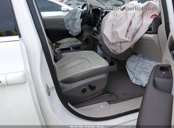 2C4RC1EG1KR714822 2019 CHRYSLER PACIFICA White Вид салону спереду