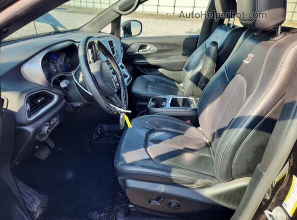 2C4RC1EG1LR105831 2020 CHRYSLER PACIFICA Черный Вид салона спереди