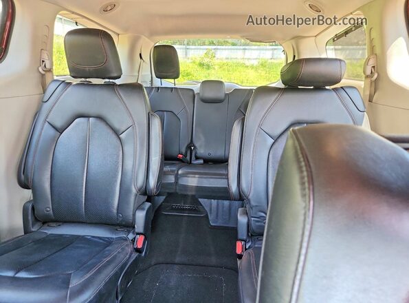 2C4RC1EG2JR289612 2018 CHRYSLER PACIFICA Burgundy Widok tylnych siedzeń