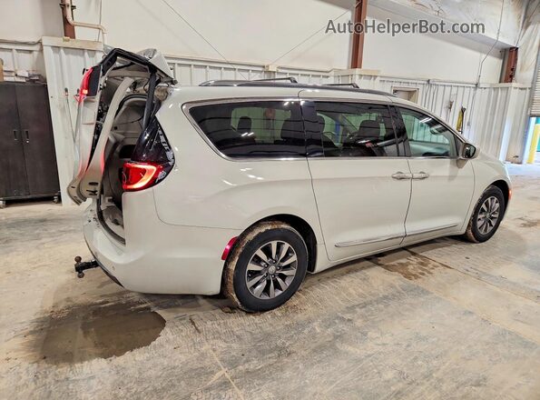 2C4RC1EG2KR645381 2019 CHRYSLER PACIFICA White Rear right