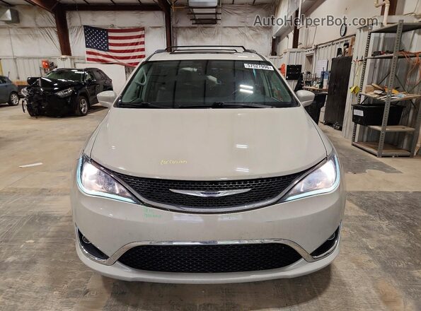 2C4RC1EG2KR645381 2019 CHRYSLER PACIFICA White Front view