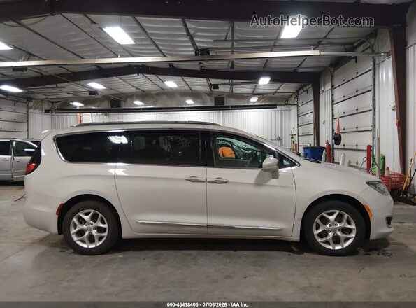 2C4RC1EG3HR585569 2017 CHRYSLER PACIFICA Pewter Rear interior view