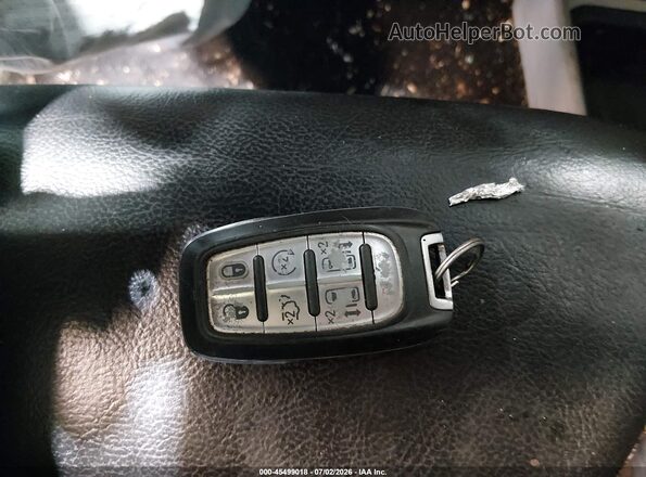 2C4RC1EG3HR704284 2017 CHRYSLER PACIFICA White Вид панелі приладів