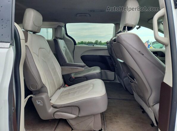 2C4RC1EG4HR653555 2017 CHRYSLER PACIFICA White Rear interior view