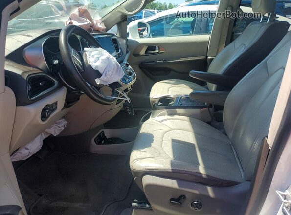 2C4RC1EG4HR653555 2017 CHRYSLER PACIFICA White Front interior view