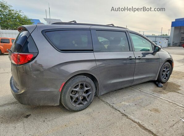2C4RC1EG4JR227628 2018 CHRYSLER PACIFICA Угольный Задняя правая четверть