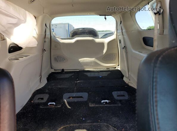 2C4RC1EG4LR172858 2020 CHRYSLER PACIFICA White Rear seats view