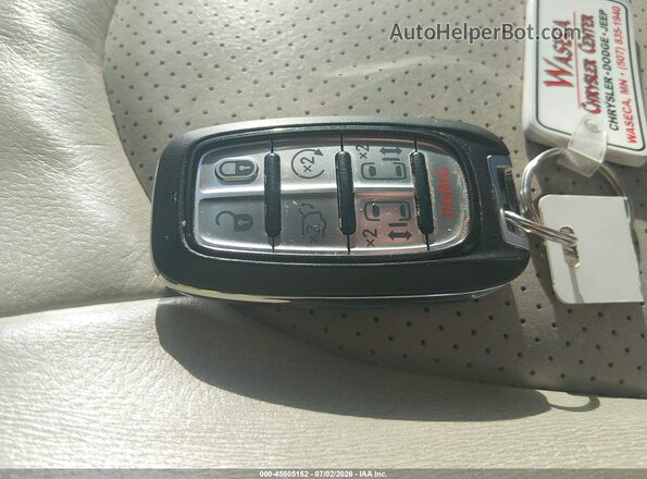 2C4RC1EG5HR510517 2017 CHRYSLER PACIFICA White Вид панелі приладів