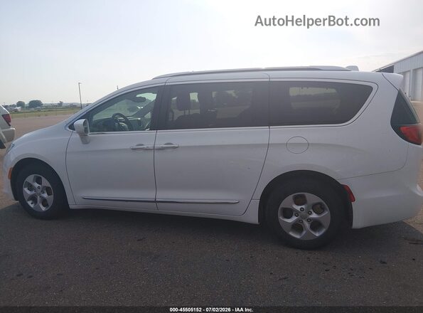 2C4RC1EG5HR510517 2017 CHRYSLER PACIFICA White Панорамний вид салону 360°