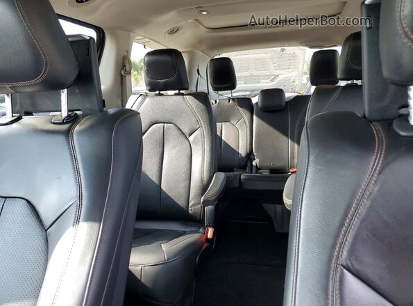 2C4RC1EG5JR106204 2018 CHRYSLER PACIFICA Blue Widok tylnych siedzeń