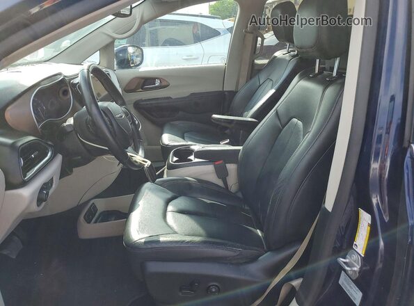 2C4RC1EG5JR106204 2018 CHRYSLER PACIFICA Blue Widok wnętrza z przodu