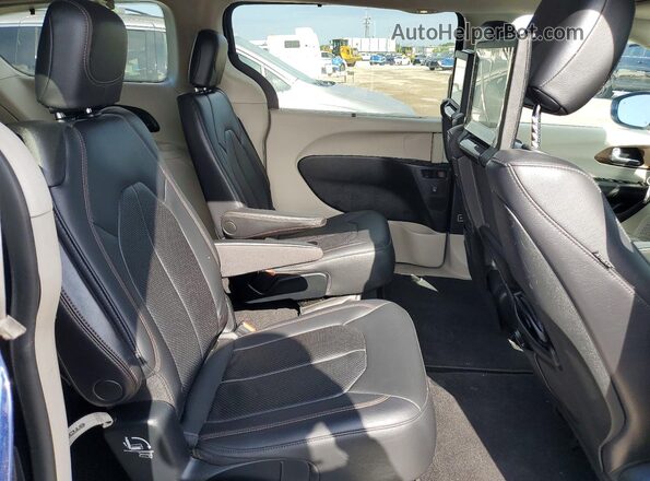 2C4RC1EG5JR106204 2018 CHRYSLER PACIFICA Blue Widok wnętrza z tyłu