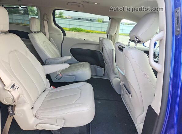 2C4RC1EG5KR686944 2019 CHRYSLER PACIFICA Blue Вид задньої частини салону