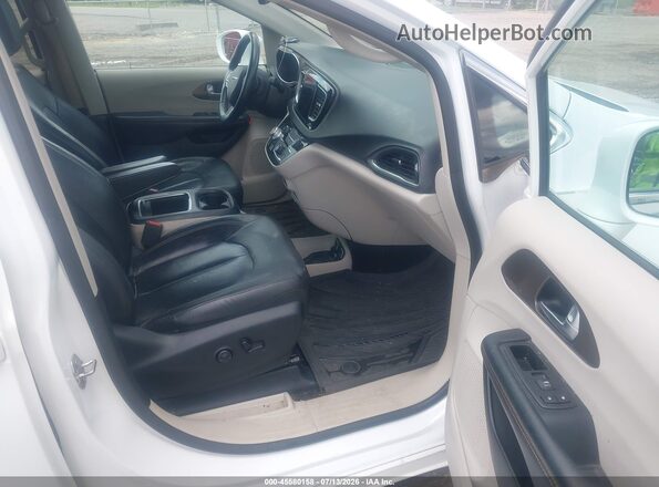 2C4RC1EG6HR585369 2017 CHRYSLER PACIFICA White Вид салону спереду