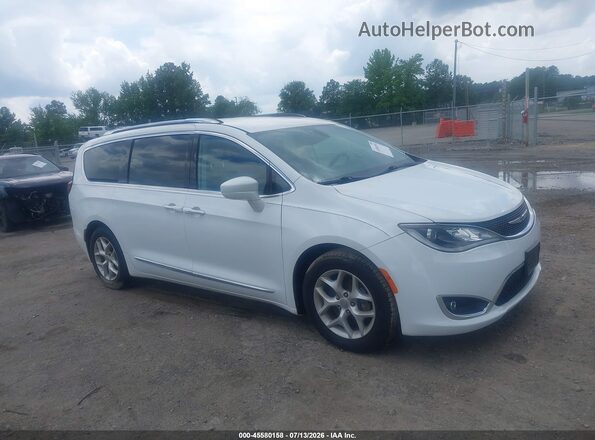 2C4RC1EG6HR585369 2017 CHRYSLER PACIFICA White Вид задньої частини салону