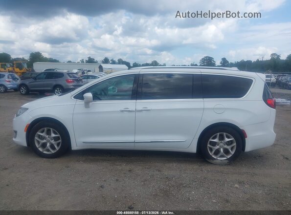 2C4RC1EG6HR585369 2017 CHRYSLER PACIFICA White Панорамний вид салону 360°