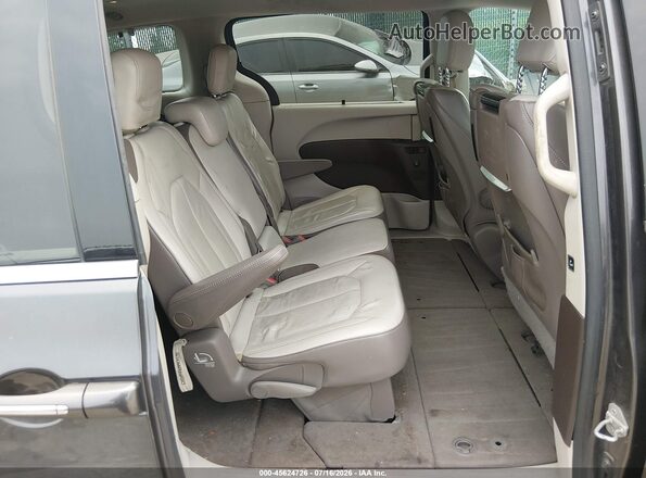 2C4RC1EG6HR608410 2017 CHRYSLER PACIFICA Gray Widok naklejki z numerem VIN