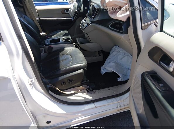 2C4RC1EG6JR154231 2018 CHRYSLER PACIFICA White Front interior view