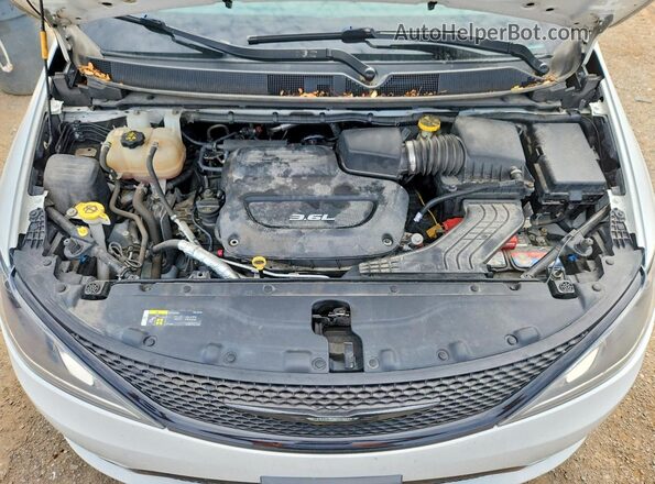 2C4RC1EG6JR252773 2018 CHRYSLER PACIFICA White Engine compartment view
