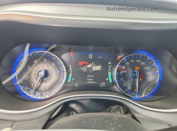 2C4RC1EG6JR252773 2018 CHRYSLER PACIFICA White Instrument cluster view