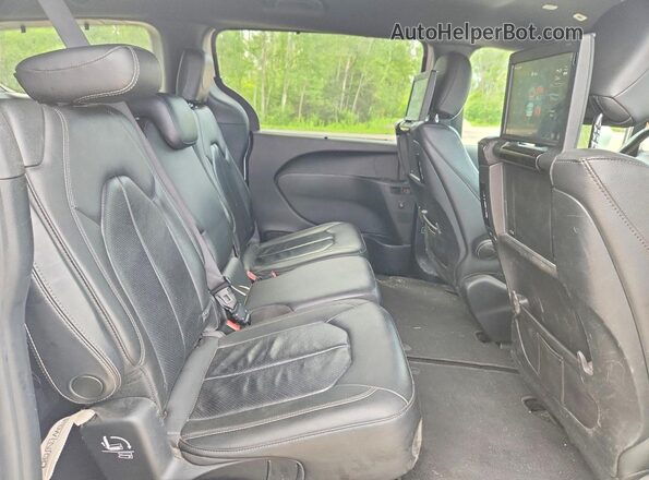 2C4RC1EG6JR252773 2018 CHRYSLER PACIFICA White Rear interior view