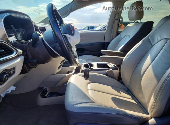 2C4RC1EG7HR587485 2017 CHRYSLER PACIFICA Burgundy Front interior view