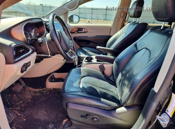 2C4RC1EG7JR352381 2018 CHRYSLER PACIFICA Black წინა სალონის ხედი