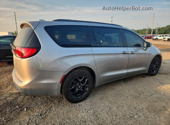 2C4RC1EG7KR590135 2019 CHRYSLER PACIFICA Silver Trasero derecho
