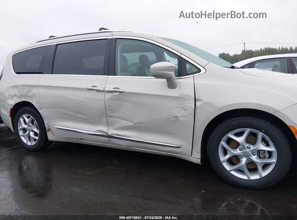 2C4RC1EG8HR635530 2017 CHRYSLER PACIFICA Tan Դիմացի տեսք