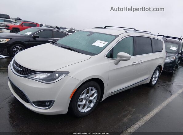 2C4RC1EG8HR635530 2017 CHRYSLER PACIFICA Tan Առջևի ձախ երեք քառորդ տեսարան