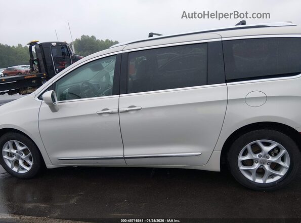 2C4RC1EG8HR635530 2017 CHRYSLER PACIFICA Tan Սալոնի 360 աստիճան տեսք