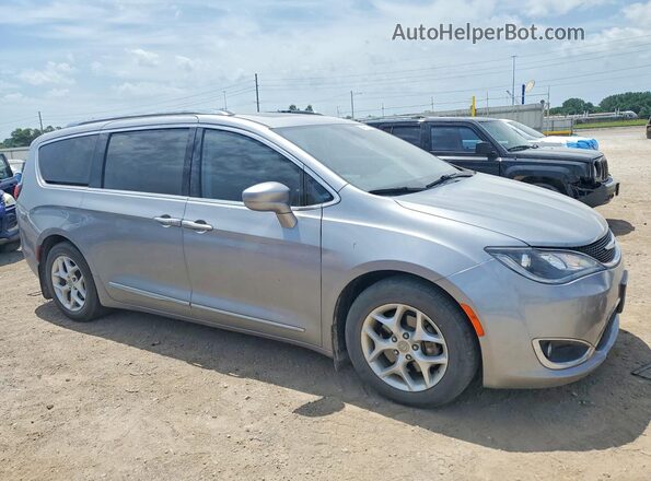 2C4RC1EG8JR158135 2018 CHRYSLER PACIFICA Silver Przód prawy