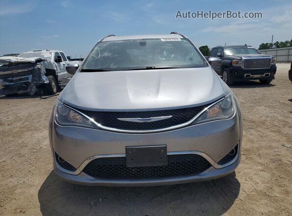 2C4RC1EG8JR158135 2018 CHRYSLER PACIFICA Silver Widok z przodu