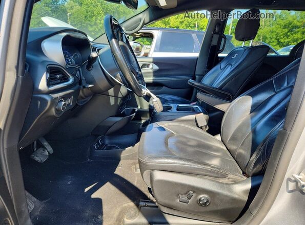 2C4RC1EG8JR228961 2018 CHRYSLER PACIFICA Silver Սալոնի դիմացի տեսք