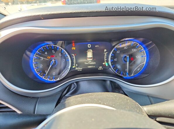 2C4RC1EG8JR228961 2018 CHRYSLER PACIFICA Silver Սարքավորումների վահանակի տեսք