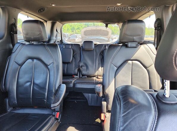 2C4RC1EG8JR228961 2018 CHRYSLER PACIFICA Silver Հետևի նստատեղերի տեսք