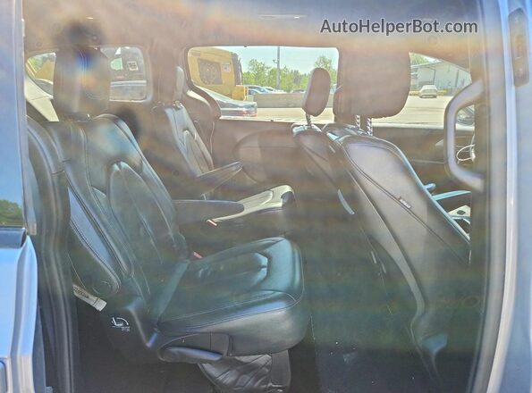 2C4RC1EG8JR228961 2018 CHRYSLER PACIFICA Silver Սալոնի հետևի տեսք