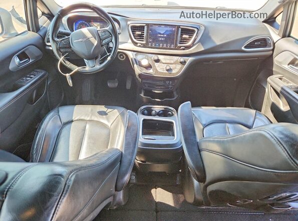 2C4RC1EG8JR228961 2018 CHRYSLER PACIFICA Silver Առջևի վահանակի տեսք