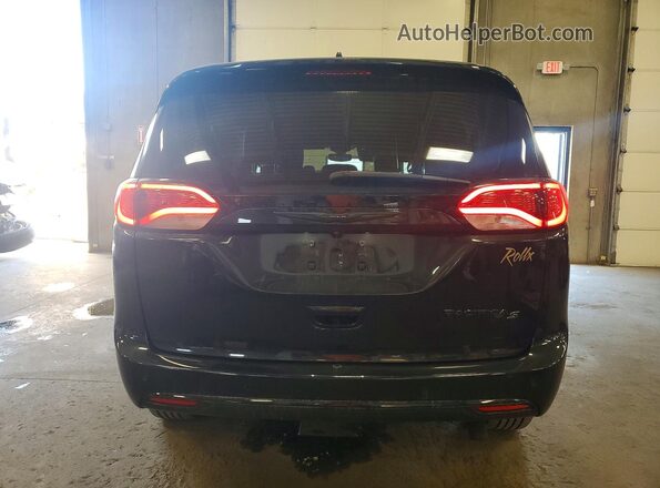 2C4RC1EG8JR263631 2018 CHRYSLER PACIFICA Черный Вид сзади