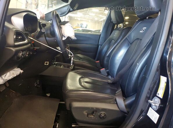 2C4RC1EG8JR263631 2018 CHRYSLER PACIFICA Черный Вид салона спереди