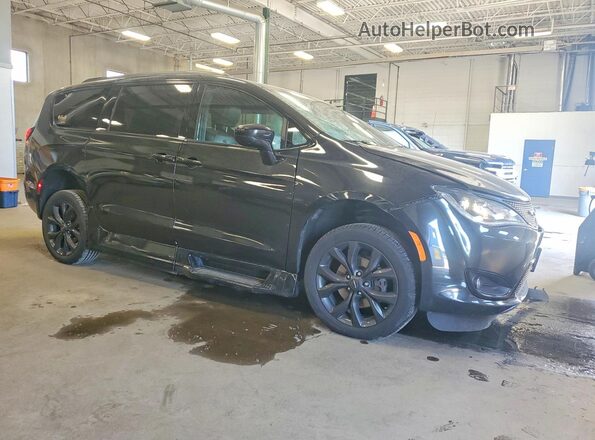 2C4RC1EG8JR263631 2018 CHRYSLER PACIFICA Черный Передняя правая четверть
