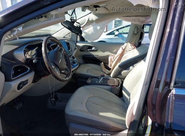 2C4RC1EG8JR352180 2018 CHRYSLER PACIFICA Black Front interior view