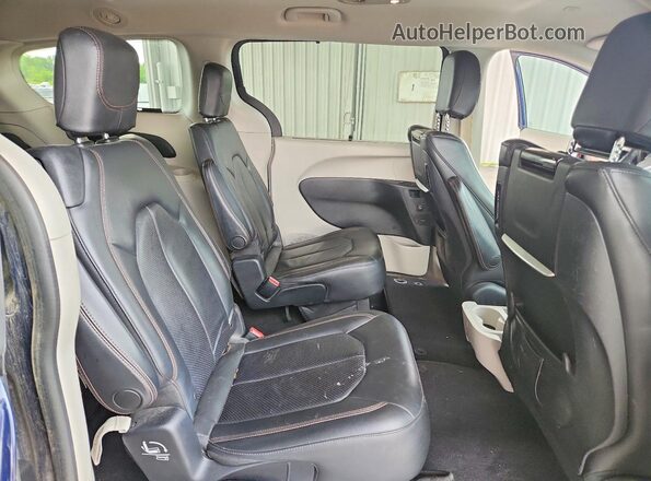 2C4RC1EG9HR669802 2017 CHRYSLER PACIFICA Blue უკანა სალონის ხედი