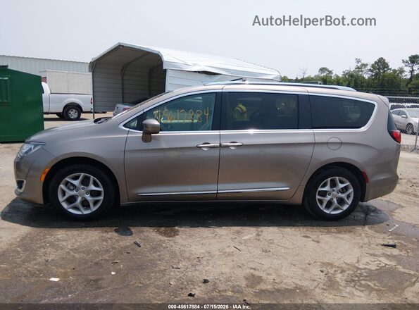 2C4RC1EG9JR292541 2018 CHRYSLER PACIFICA Gray 360 interior view