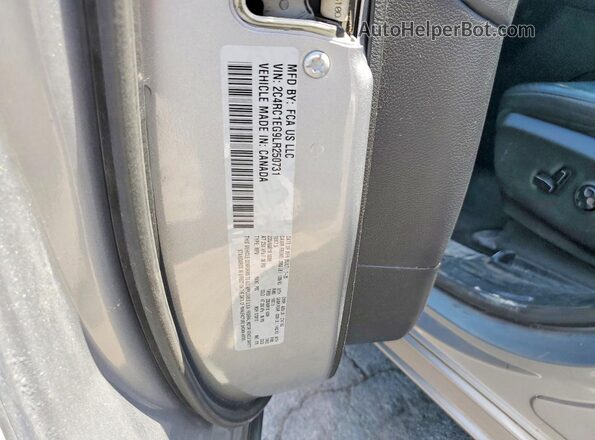 2C4RC1EG9LR250731 2020 CHRYSLER PACIFICA Silver 360 interior view