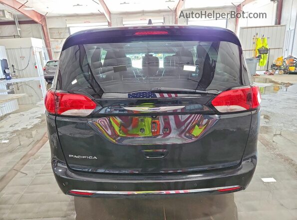 2C4RC1EGXLR138116 2020 CHRYSLER PACIFICA Black Вид ззаду