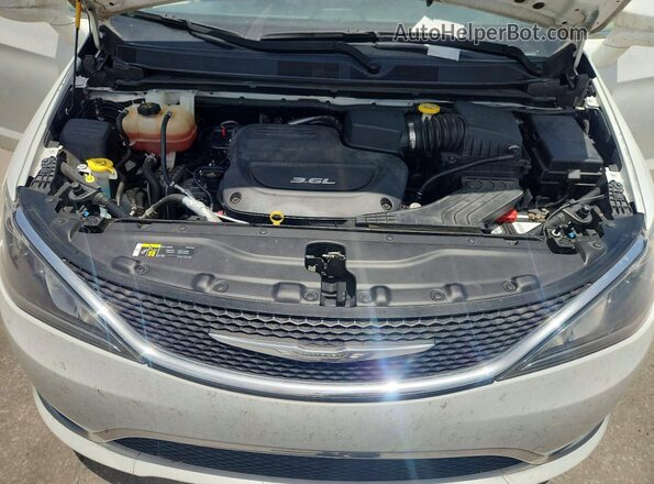 2C4RC1FG0JR125550 2018 CHRYSLER PACIFICA White Вид підкапотного простору