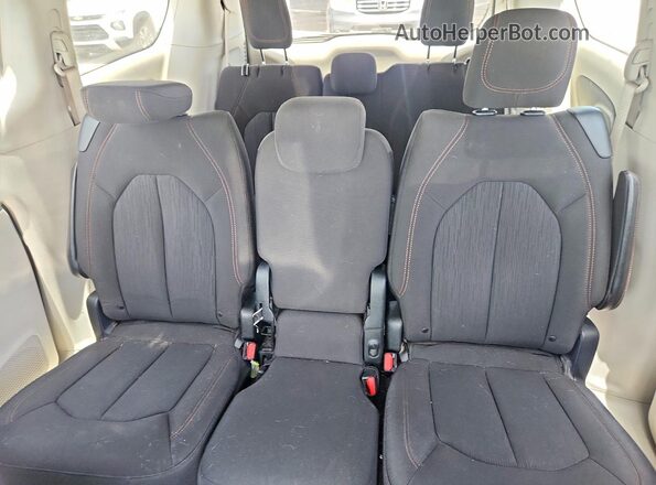 2C4RC1FG0JR125550 2018 CHRYSLER PACIFICA White Вид задніх сидінь