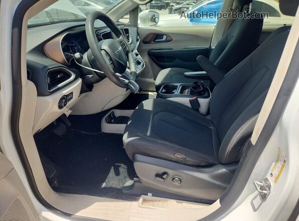 2C4RC1FG0JR125550 2018 CHRYSLER PACIFICA White Вид салону спереду