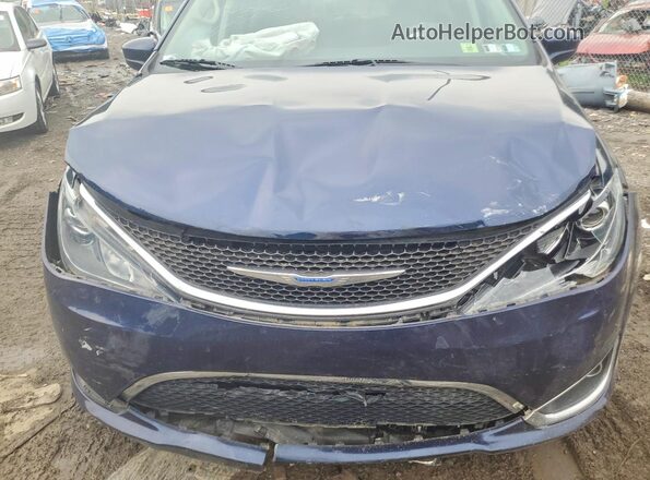 2C4RC1FG0JR317874 2018 CHRYSLER PACIFICA Blue Rear interior view